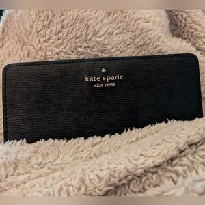 BNWT Kate Spade Large Slim Wallet. Black